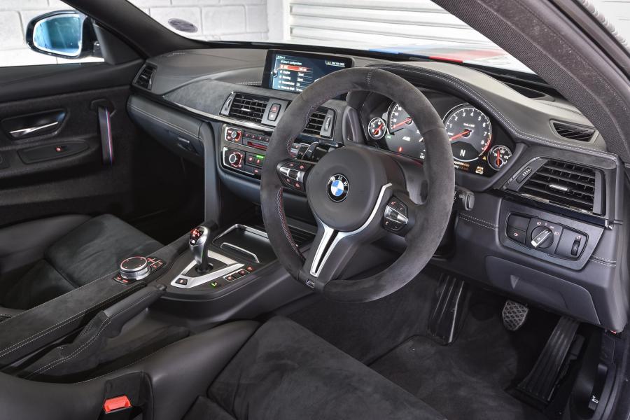 Интерьер BMW M4 Coupe DTM Champion Edition 2017 года  (ZA) (фото 9 из 40)